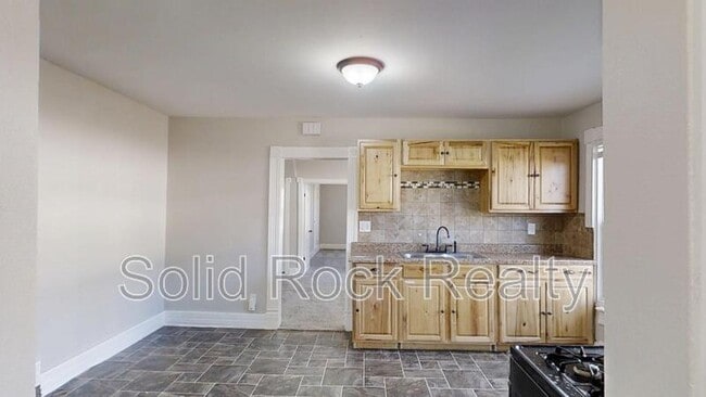 Building Photo - 219 N Institute St