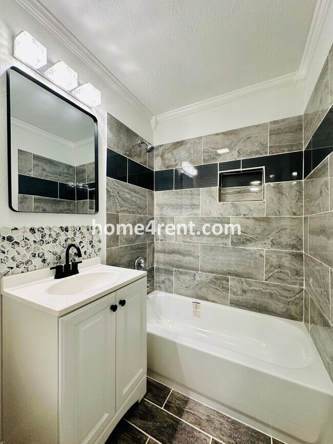 Building Photo - Lovely Three Bedroom Home in KCMO and an Updated Kitchen  w/ Granite and SS Appliances, including...