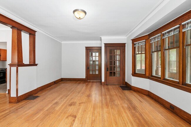 Building Photo - 220 Valley Ave SW