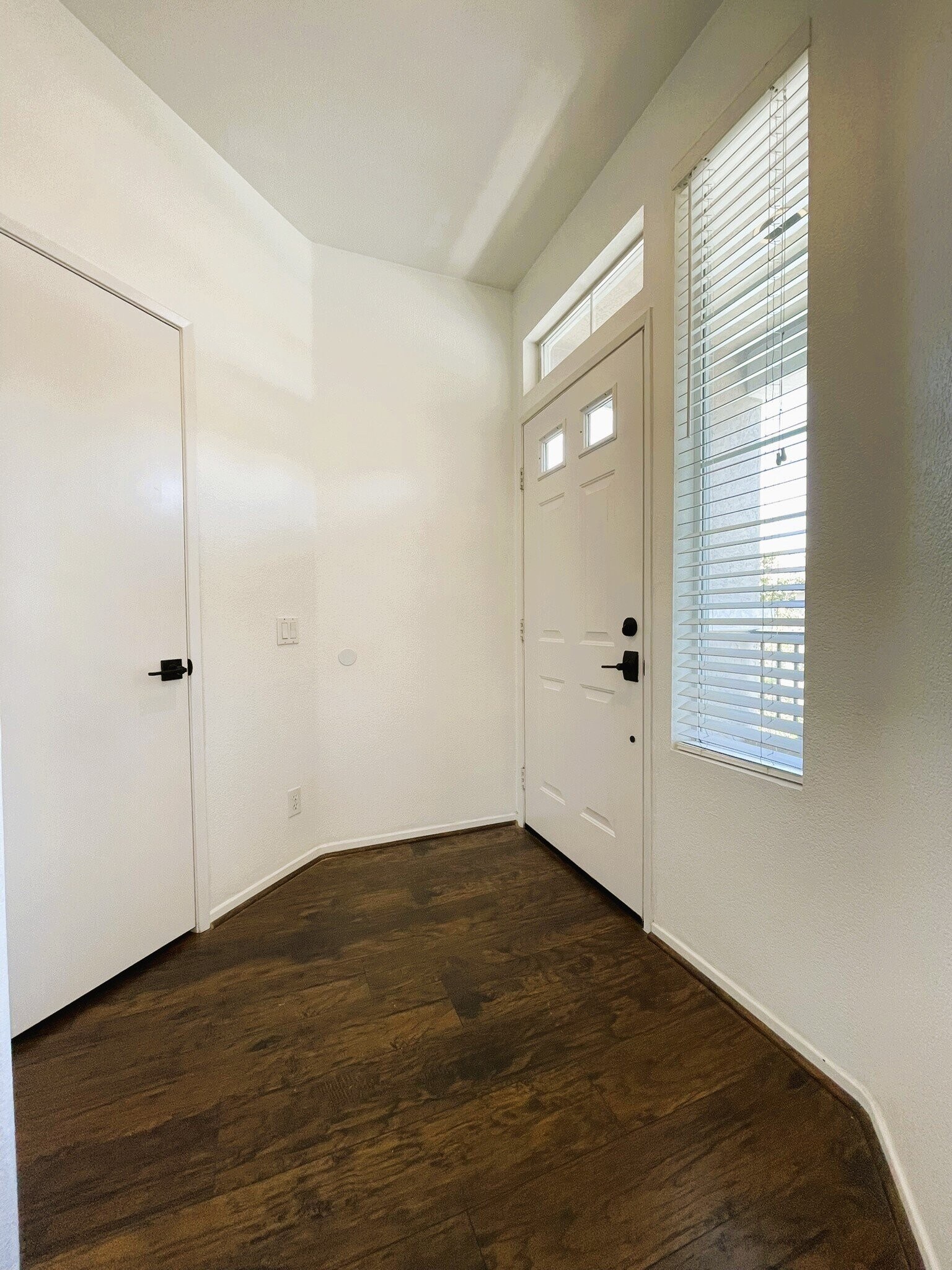 Building Photo - 10776 Sabre Hill Dr