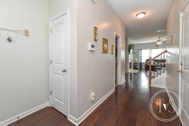 Building Photo - 1095 Marne Blvd