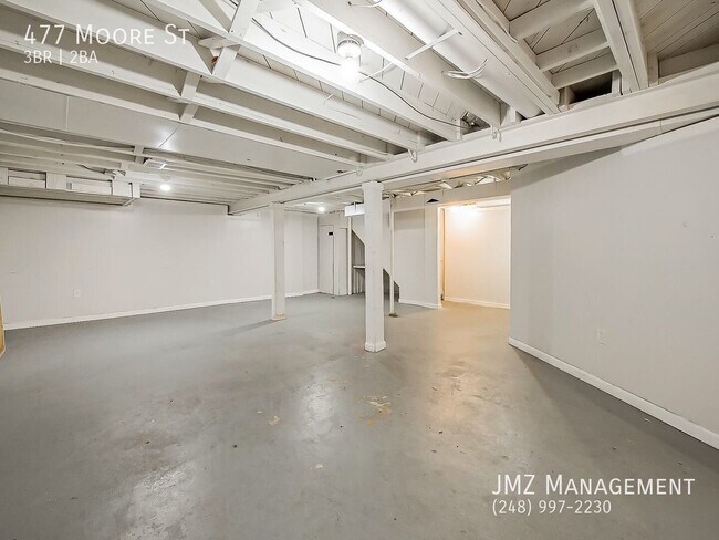 Building Photo - 477 Moore St
