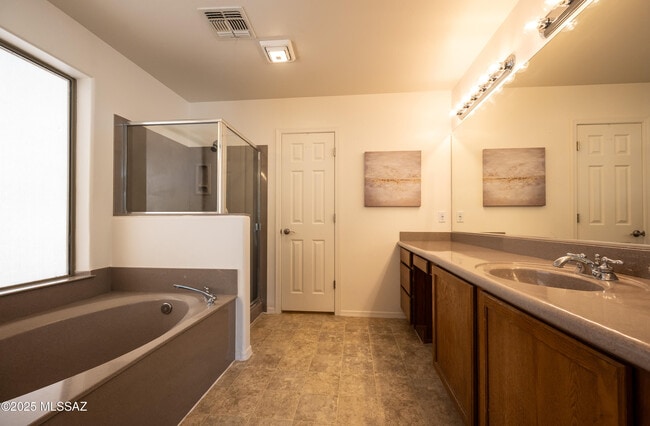 Building Photo - 27 W Camino Rancho Quito