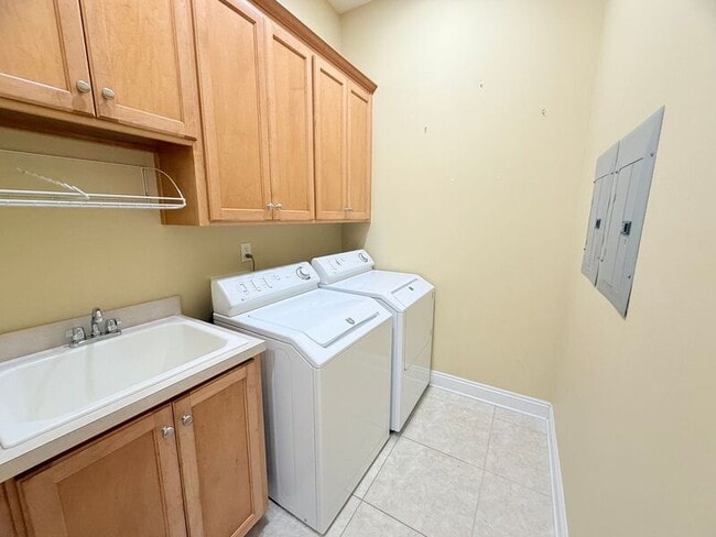Building Photo - 4157 Castle Gate Dr