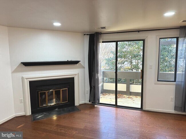 Building Photo - 9733 Hellingly Pl