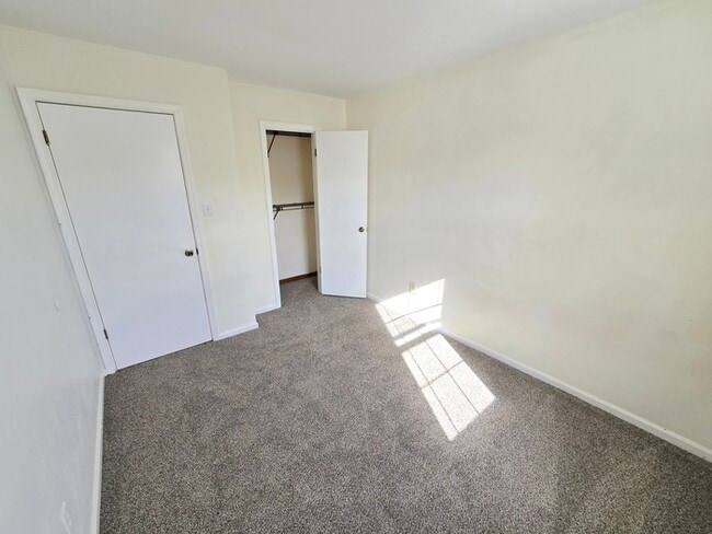 Building Photo - 5221 Johnstown Ln