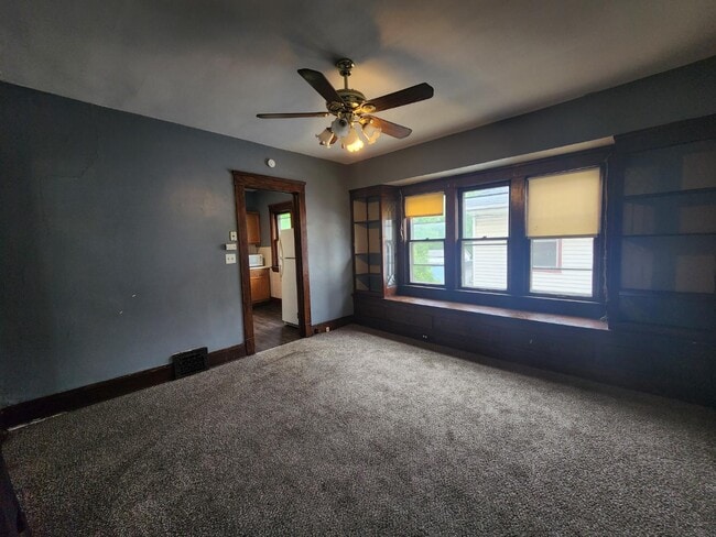 Building Photo - 11321 Parkview Ave