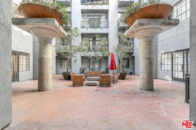 Building Photo - 420 San Pedro St