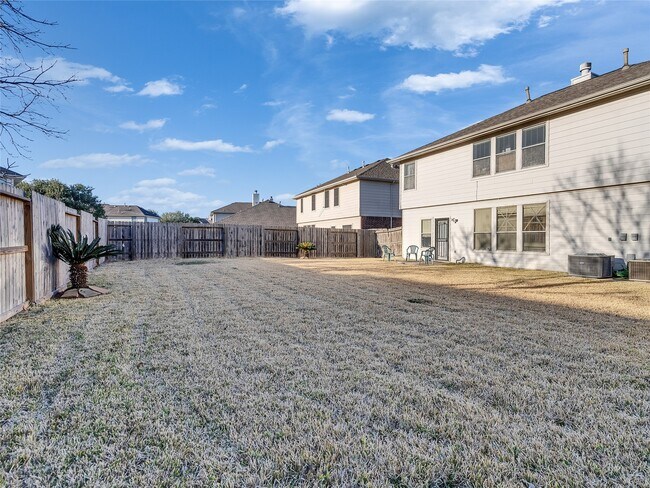 Building Photo - 5514 Gatesprings Ln