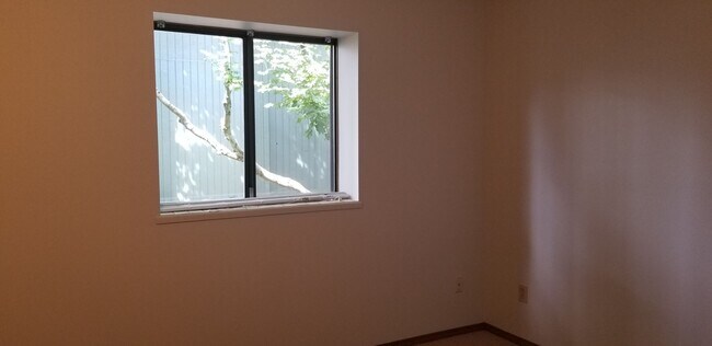 Building Photo - TERRIFIC TIGARD 3 BEDROOM