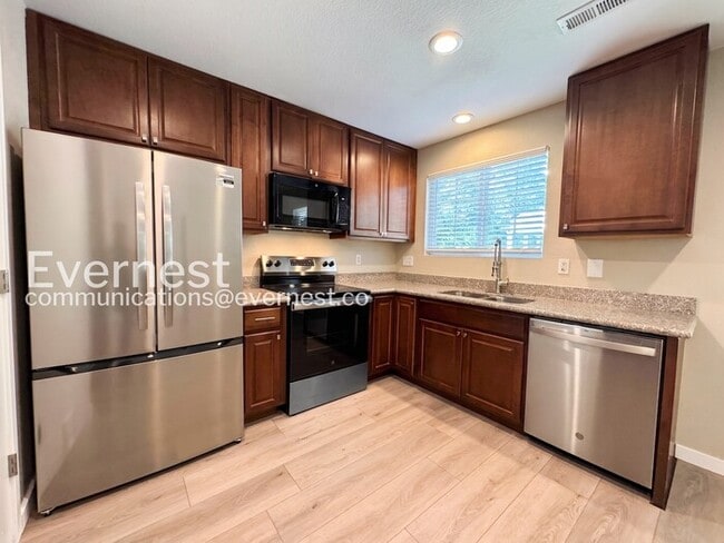 Building Photo - PROMO: Get 1 Month FREE when you sign a 2-Year Lease!/3 bed/2 bath Spacious Home with Modern Amen...