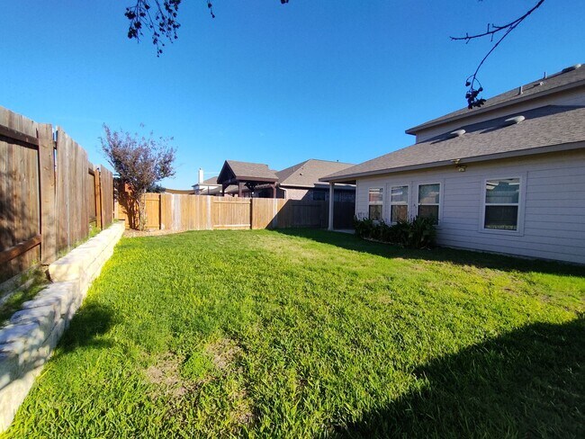 Building Photo - Gorgeous two story house (4BD/3BA) with a ...