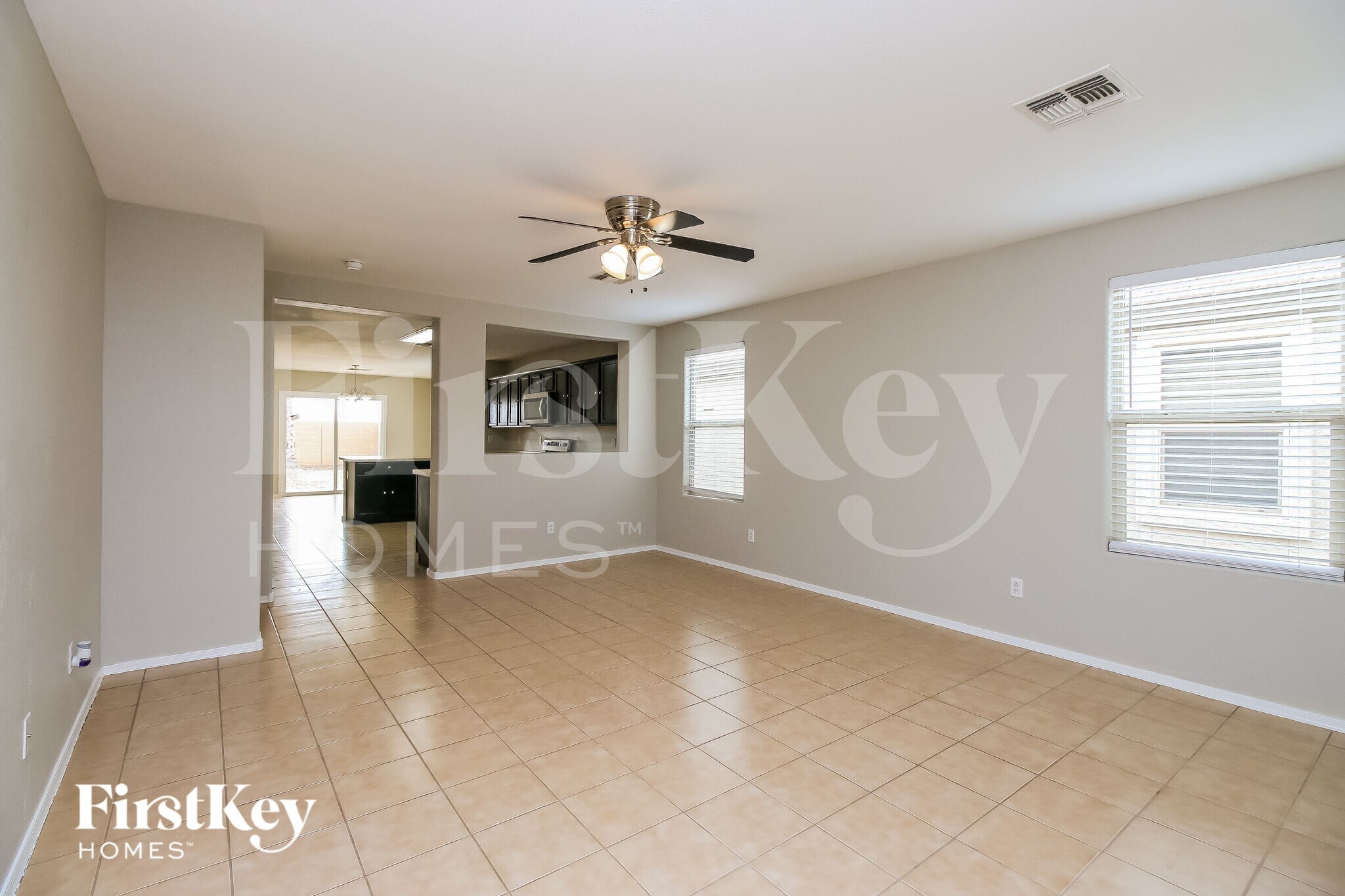 Building Photo - 941 E Leslie Ave