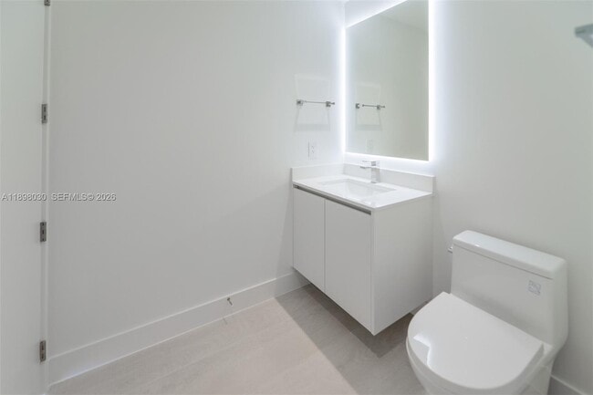 Building Photo - 700 NE 24th St