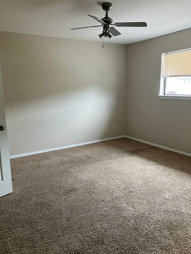 Building Photo - One Bedroom Condo with Loft, One-car Garag...