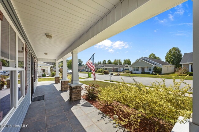 Building Photo - 408 Elsmore Dr