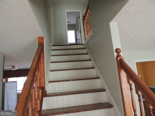 Building Photo - 492 Stonemill Manor