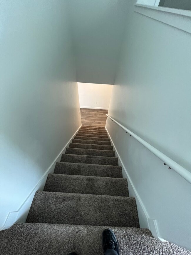 Building Photo - Beautiful Modern Townhome