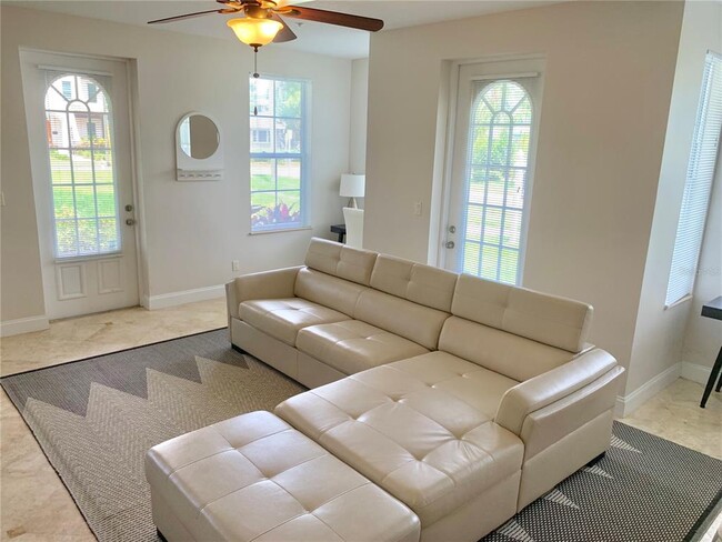 Building Photo - 832 Bay St NE