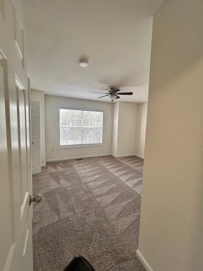 Building Photo - 1121 Fords Pointe Cir