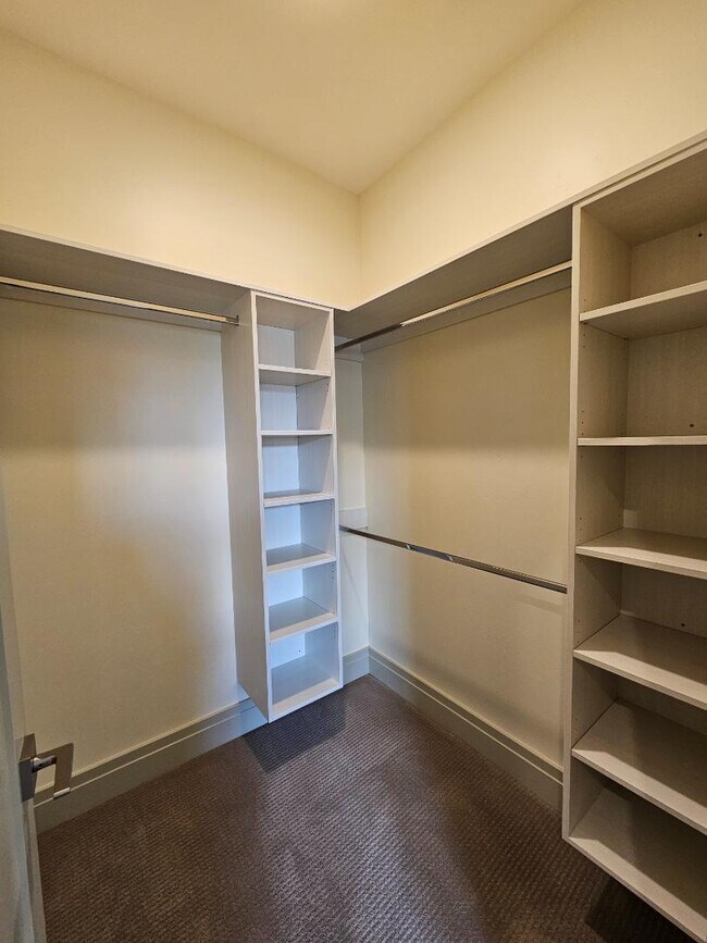 Building Photo - 876 S Lincoln Ave