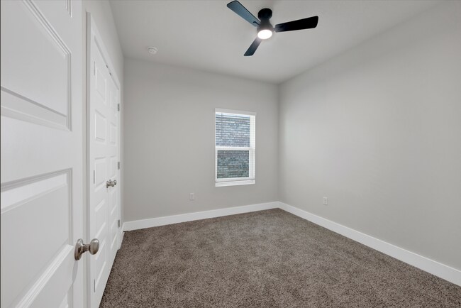 Building Photo - 4 Bedroom Home Near NAS Pensacola