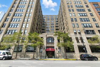 Building Photo - 728 W Jackson Blvd