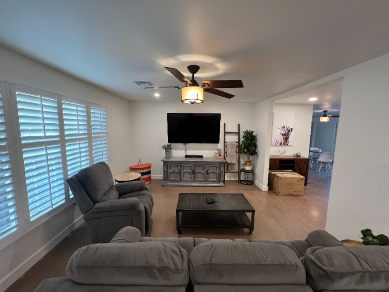 Primary Photo - 6438 E Sheridan St