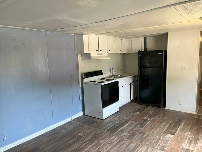 Building Photo - 6690 Skyview Dr SE