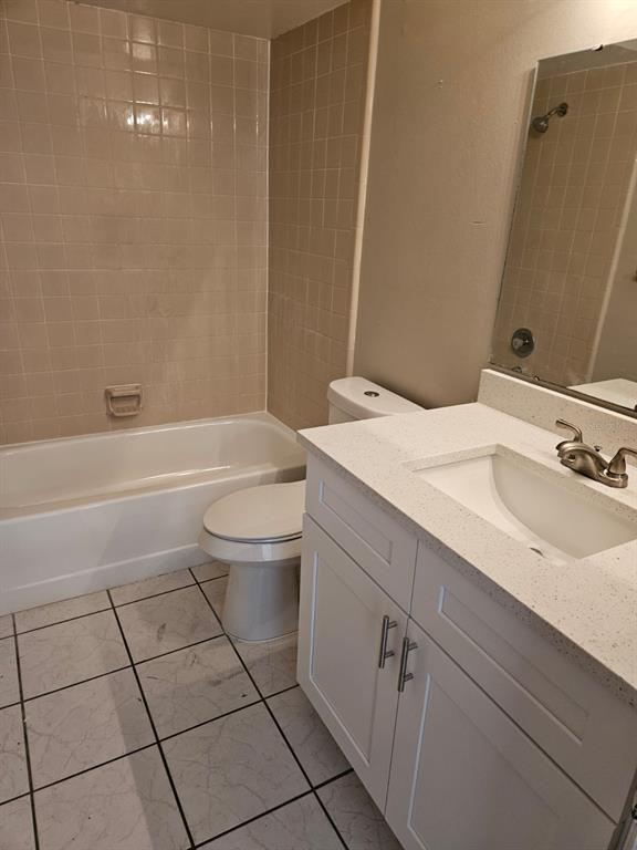 Building Photo - 2207 Caribbean Dr N