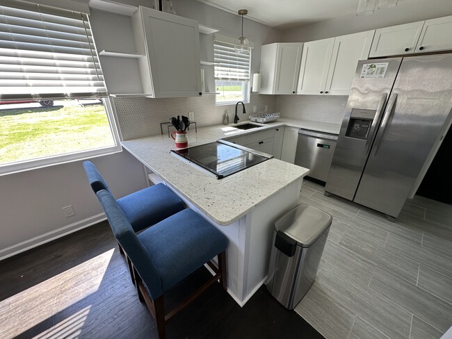 Building Photo - 2828 Emery Dr