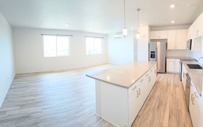 Building Photo - Ewa Beach 2 Bedroom 1 Bathroom 2 Parking 2nd Floor Townhome