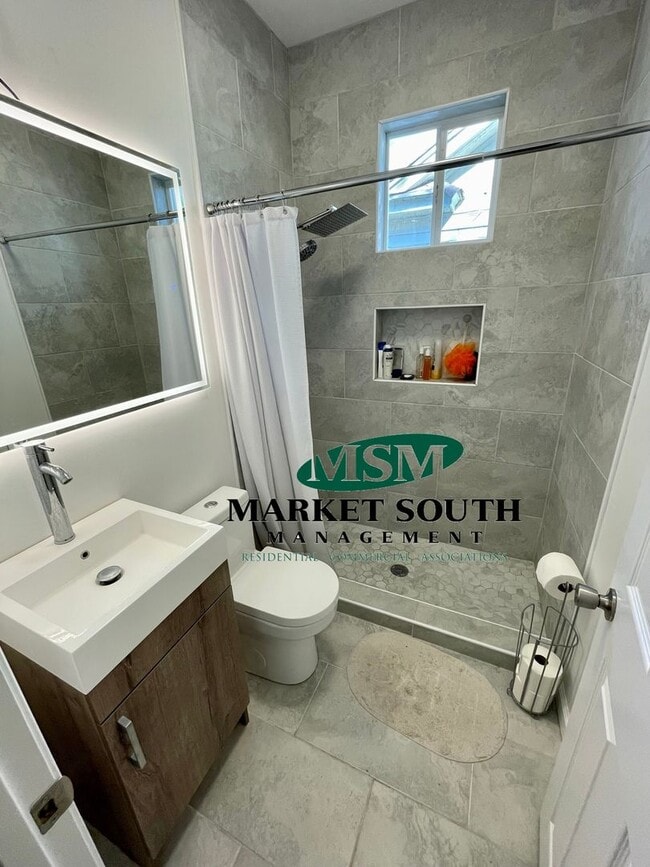 Building Photo - *REDUCED!!* BEAUTIFUL HOME- AVAILABLE Augu...