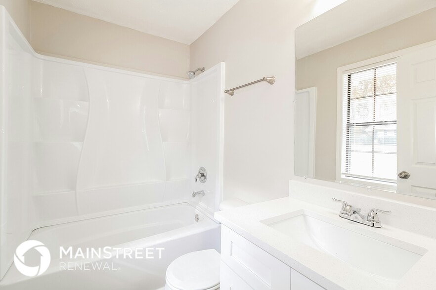 Building Photo - 2210 Davis Oaks Ct