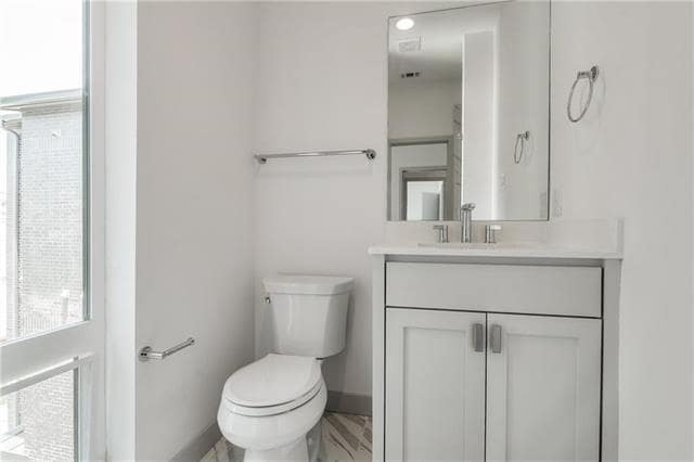 Building Photo - 2290 N Fitzhugh Ave