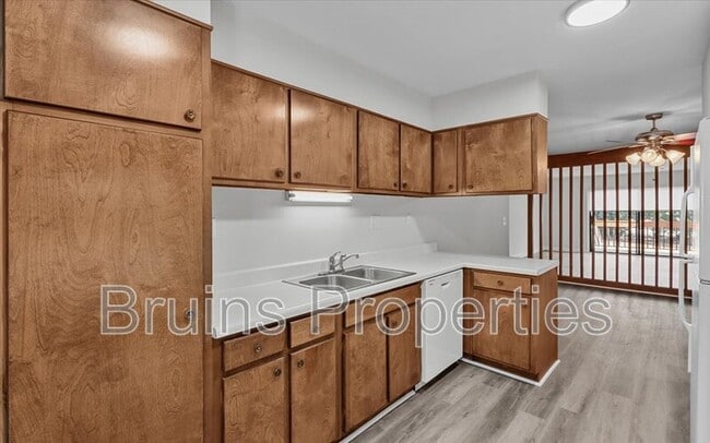 Building Photo - 1522 Benjamin Pkwy