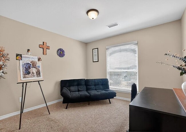 Building Photo - Comfy 4-Bed Midland Home with all appliances, backyard, attached garage, 6 min to grocery store