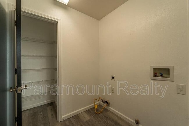 Building Photo - 4319 Roxbury Dr