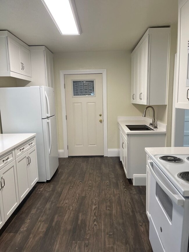 Building Photo - Completely Remodeled 3 Bedroom House