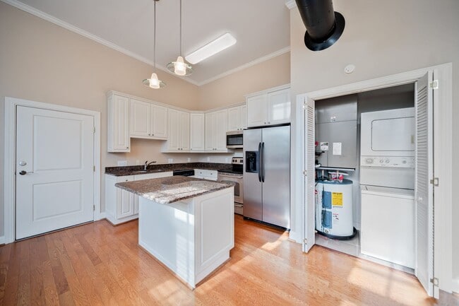 Building Photo - Charming 2-bedroom Condo- Old Shandon