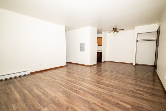 Building Photo - 1205 Emerald Terrace