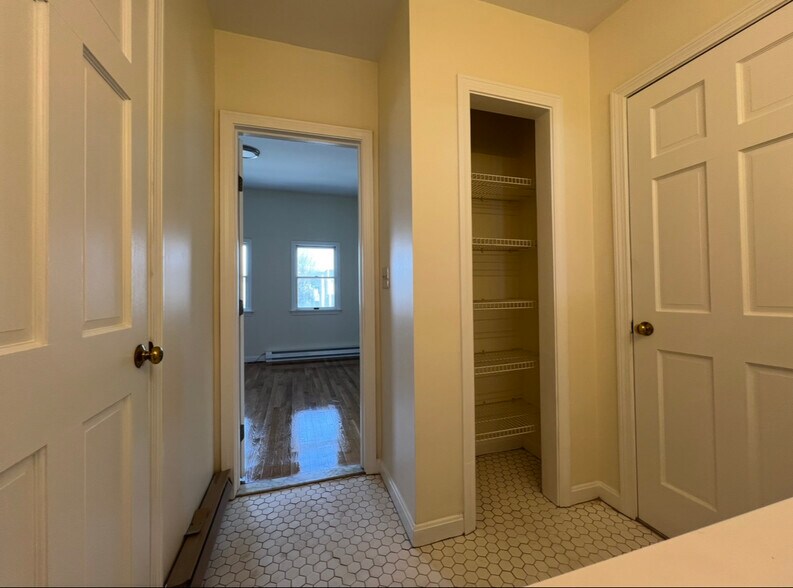 Building Photo - 114 Charles St