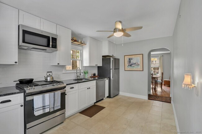 Primary Photo - 3 W St Hts