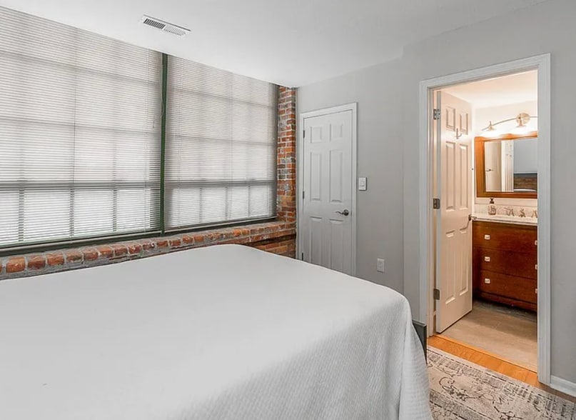 Building Photo - 51 W Blenkner St