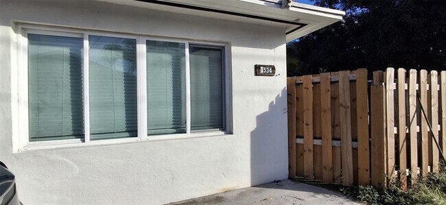 Building Photo - 1534 Van Buren St