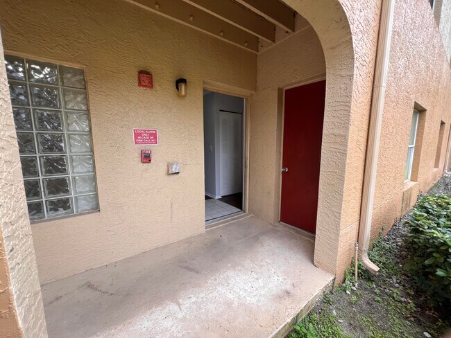 Building Photo - 4799 Via Palm Lakes