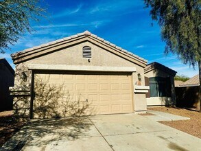 Building Photo - New Flooring! Single level 3 bed in Camelback Ranch!
