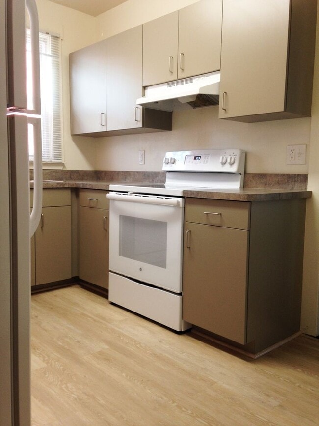 Building Photo - Guaranteed Lease - Sign Today!