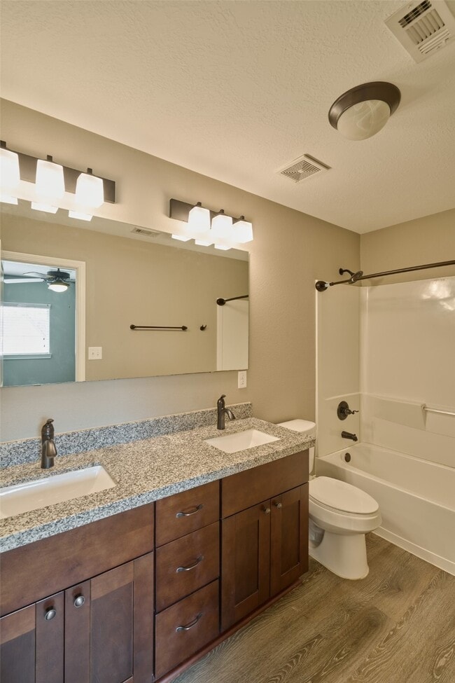 Building Photo - 132 Artesian Way