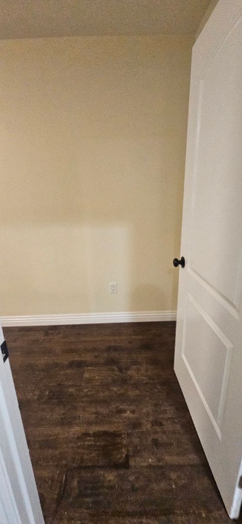 Building Photo - 75(611)